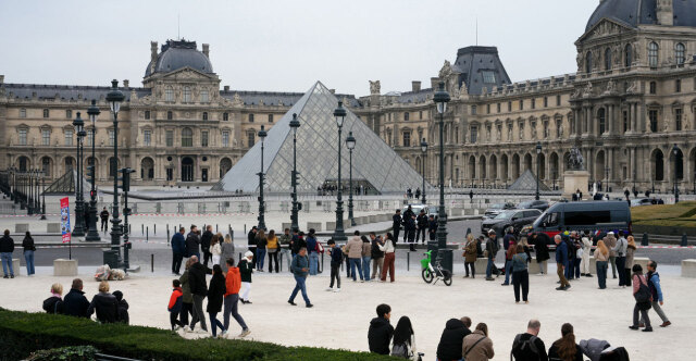 Δύο παιδιά από την Ελλάδα περιγράφουν τη ληστεία στο Λούβρο: «Υπήρχε πανικός, δεν είδαμε κλέφτες»