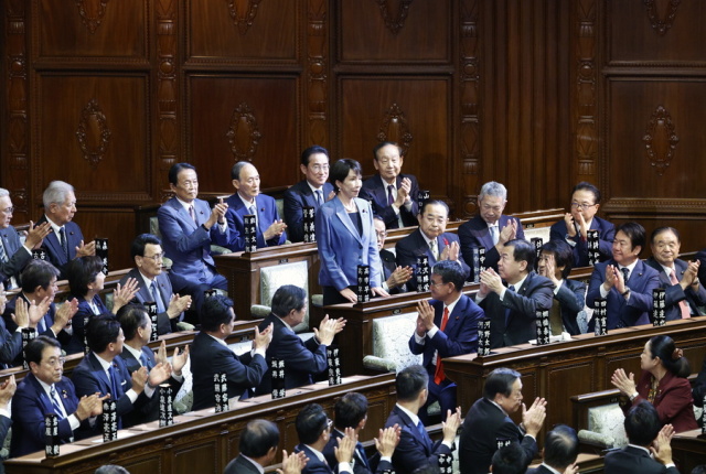H νέα πρωθυπουργός της Ιαπωνίας Τακαΐτσι διόρισε μόνο δύο γυναίκες στην κυβέρνησή της