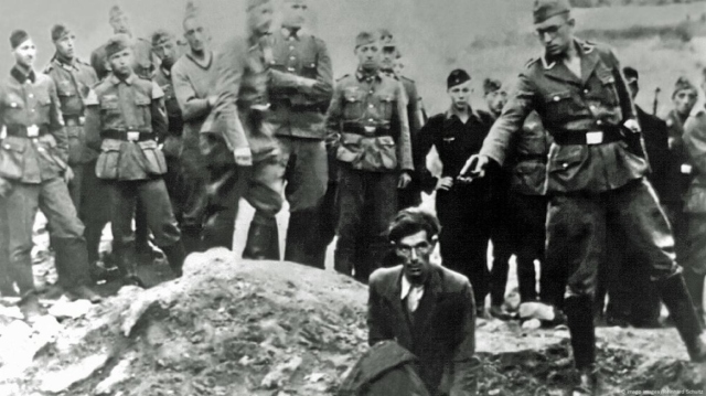 Ποιος είναι «ο τελευταίος Εβραίος της Βίνιτσα» ; Το ΑΙ βρήκε μόνον τον εκτελεστή - Τα μυστικά μίας σκληρής φωτογραφίας