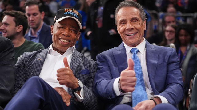 Υπέρ του Κουόμο για τον δήμο της Νέας Υόρκης ο Άνταμς – Κοινό μέτωπο κατά του Μαμντάνι