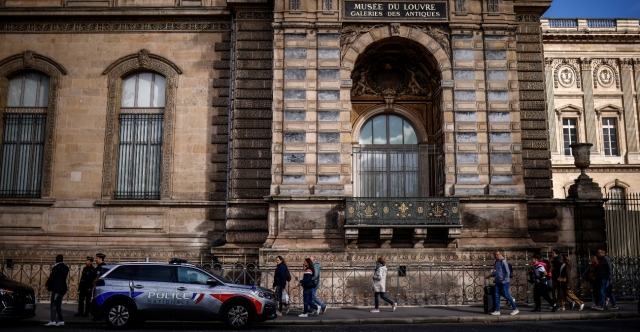 Politico: Γιατί το φιάσκο στο Μουσείο του Λούβρου ήταν αναπόφευκτο