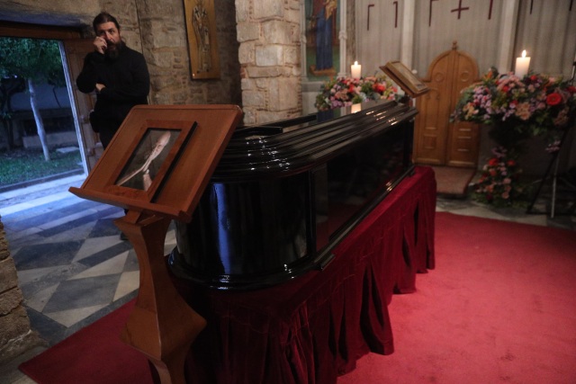 Στο παρεκκλήσι της Μητρόπολης η σορός του Διονύση Σαββόπουλου