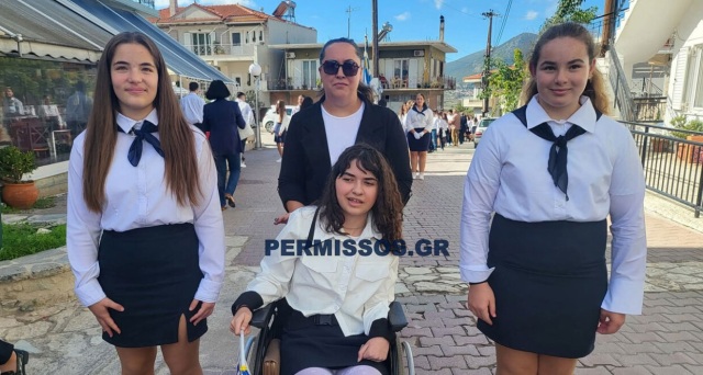 Συγκλονίζει η μητέρα της Αλεξίας που έκανε παρέλαση στις Θεσπιές - «Παίρνουμε δύναμη από εκείνη και αυτή από εμάς»