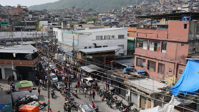 ΔΕΚΑΔΕΣ ΣΟΡΟΙ ΣΕ ΔΡΟΜΟΥΣ ΤΟΥ ΡΙΟ ΝΤΕ ΤΖΑΝΕΙΡΟ ΜΕΤΑ ΑΠΟ ΑΣΤΥΝΟΜΙΚΗ ΕΠΙΧΕΙΡΗΣΗ ΜΕ ΣΤΟΧΟ ΣΥΜΜΟΡΙΑ ΔΕΚΑΔΕΣ ΣΟΡΟΙ ΣΕ ΔΡΟΜΟΥΣ ΤΟΥ ΡΙΟ ΝΤΕ ΤΖΑΝΕΙΡΟ ΜΕΤΑ ΑΠΟ ΑΣΤΥΝΟΜΙΚΗ ΕΠΙΧΕΙΡΗΣΗ ΜΕ ΣΤΟΧΟ ΣΥΜΜΟΡΙΑ