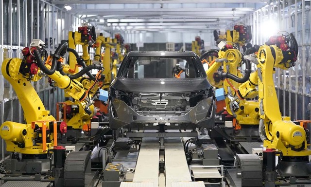 Κρίση ημιαγωγών στην Ευρώπη: Αυτοκινητοβιομηχανίες προειδοποιούν για διακοπές παραγωγής «σε λίγες ημέρες»