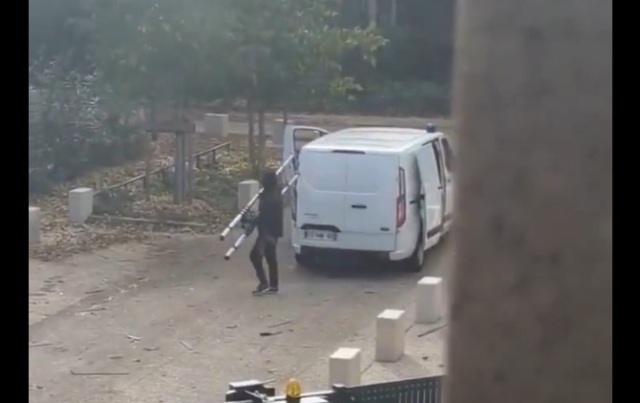 Νέα ληστεία στη Γαλλία: Ένοπλοι μεταμφιεσμένοι σε αστυνομικούς μπούκαραν σε εργαστήριο χρυσού στη Λυών - Δείτε βίντεο