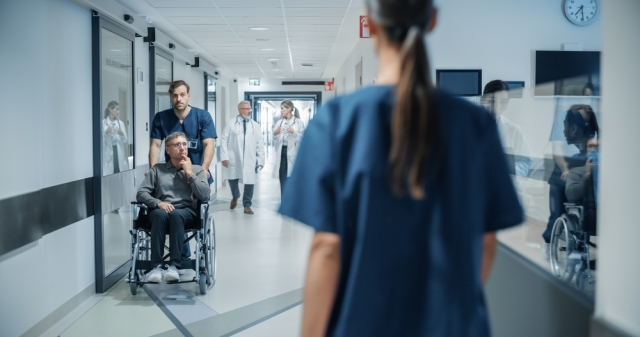 Οι νοσηλευτές εγκαταλείπουν το ΕΣΥ - Ποιες χώρες προτιμούν