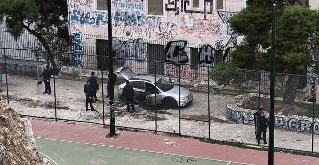 Επίθεση με μολότοφ σε αστυνομικούς της ΟΠΚΕ στα Εξάρχεια - Δείτε βίντεο