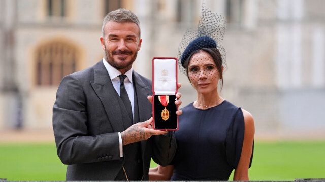 Ο Βασιλιάς Κάρολος έχρισε ιππότη τον Ντέιβιντ Μπέκαμ - Δείτε βίντεο