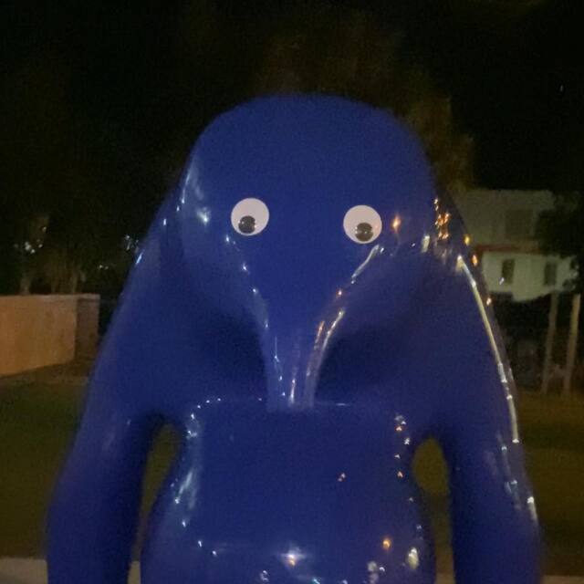 19χρονη στην Αυστραλία κατηγορείται για φθορά έργου τέχνης - Του έβαλε αυτοκόλλητα μάτια