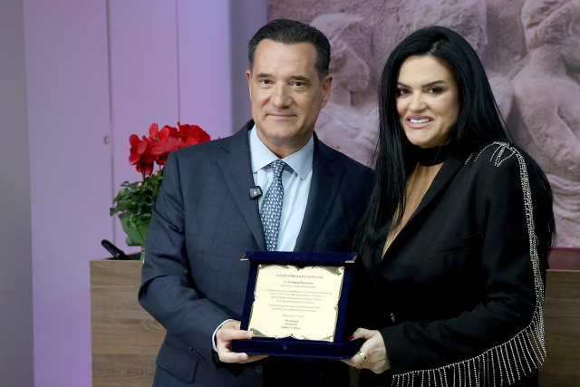 Εγκαινιάστηκε νέο ρομποτικό μηχάνημα στο Αγία Όλγα – Παρουσία του Άδωνι Γεωργιάδη και δωρεά της La vie en Rose by Dimitra Katsafadou