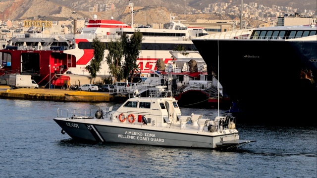 Εντοπίστηκε πτώμα 70χρονου στο λιμάνι του Πειραιά - Ανασύρθηκε από το Λιμενικό