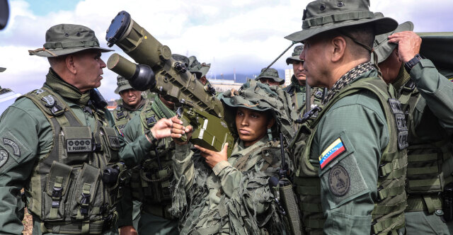 Μαζική στρατιωτική κινητοποίηση η απάντηση του Καράκας στο αεροπλανοφόρο Ford - Πόσες δυνάμεις έχουν συγκεντρώσει Βενεζουέλα και ΗΠΑ