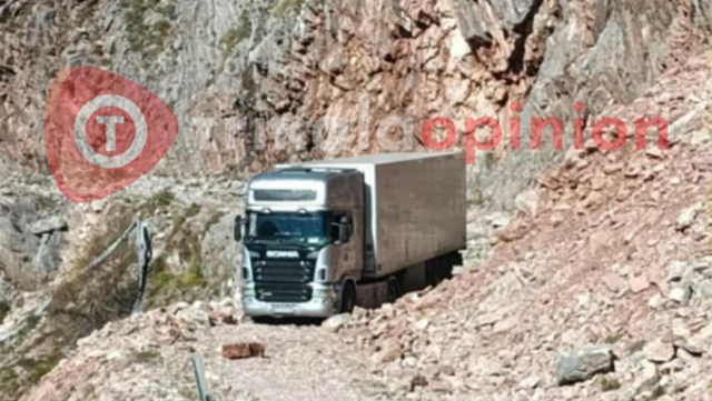 Οδηγός νταλίκας έστριψε λάθος και εγκλωβίστηκε σε χωματόδρομο στα Τρίκαλα - Δείτε φωτογραφία