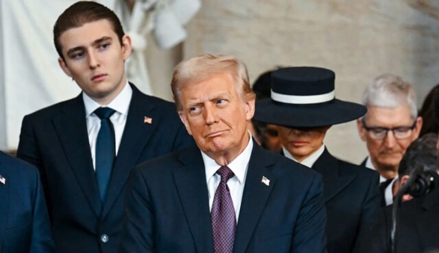 Αποκάλυψη τώρα: Τι ψιθύρισε ο Μπάρον Τραμπ στον Τζο Μπάιντεν κατά την ορκωμοσία του πατέρα του, Ντόναλντ