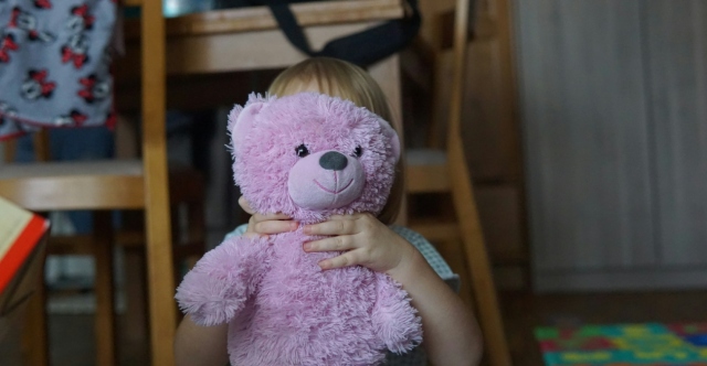 Σάλος στην Κίνα με λούτρινο αρκουδάκι που έδινε σεξουαλικές συμβουλές σε παιδιά και έλεγε πού να βρουν μαχαίρια