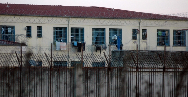 Λάρισα: Κρατούμενος επιτέθηκε σε δύο σωφρονιστικούς υπαλλήλους – Μεταφέρθηκαν στο νοσοκομείο