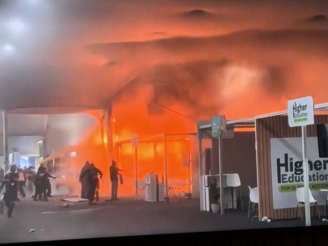 Πυρκαγιά σε περίπτερο της διάσκεψης του ΟΗΕ για το περιβάλλον – Δείτε βίντεο