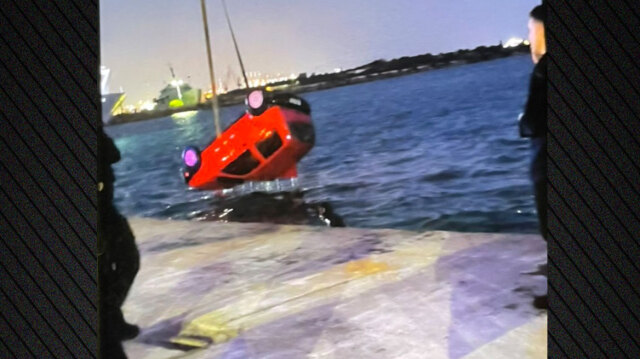 &Alpha;&upsilon;&tau;&omicron;&kappa;ί&nu;&eta;&tau;&omicron; έ&pi;&epsilon;&sigma;&epsilon; &sigma;&tau;&eta; &theta;ά&lambda;&alpha;&sigma;&sigma;&alpha; &sigma;&tau;&omicron; &lambda;&iota;&mu;ά&nu;&iota; &tau;&omega;&nu; &Pi;&alpha;&lambda;&omicron;&upsilon;&kappa;&iota;ώ&nu; &sigma;&tau;&eta; &Sigma;&alpha;&lambda;&alpha;&mu;ί&nu;&alpha;: &Nu;&epsilon;&kappa;&rho;ό&sigmaf; &alpha;&nu;&alpha;&sigma;ύ&rho;&theta;&eta;&kappa;&epsilon; &omicron; 68&chi;&rho;&omicron;&nu;&omicron;&sigmaf; &omicron;&delta;&eta;&gamma;ό&sigmaf; - &Delta;&epsilon;ί&tau;&epsilon; &beta;ί&nu;&tau;&epsilon;&omicron; &kappa;&alpha;&iota; &phi;&omega;&tau;&omicron;&gamma;&rho;&alpha;&phi;ί&epsilon;&sigmaf;