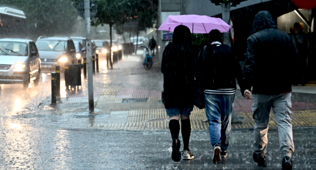 Για νέα «σοβαρή πανελλαδική κακοκαιρία» προειδοποιούν οι μετεωρολόγοι - Μετρά τις πληγές της από τις καταστροφές η Δυτική Ελλάδα