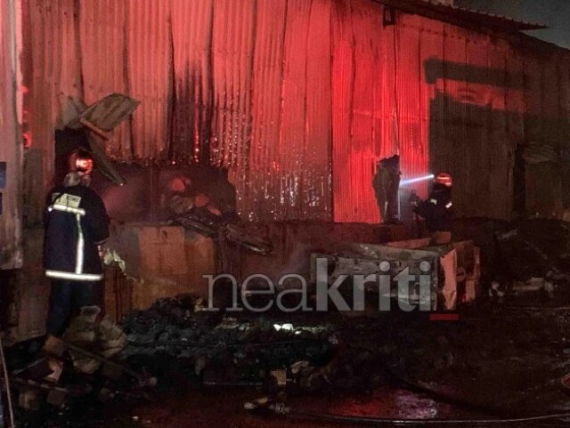 Φωτιά τώρα σε εργοστάσιο στο Ηράκλειο - Κάηκε η αποθήκη