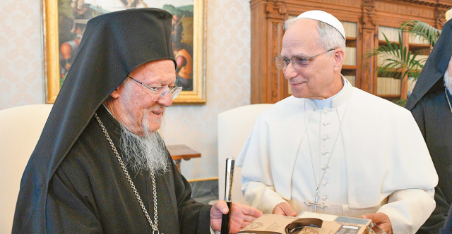 Ιστορική συνάντηση Πατριάρχη - Πάπα στη Βιθυνία: Μπορούν να κλείσουν οι πληγές που άνοιξε το σχίσμα στο σώμα του Χριστιανισμού;