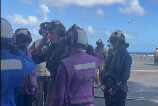 ΗΠΑ: Ο υπουργός Άμυνας Χέγκσεθ επισκέφθηκε το αεροπλανοφόρο «Gerald R. Ford» στην Καραϊβική - Βίντεο