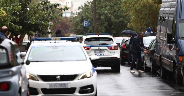 Τραγωδία στο Μενίδι: 60χρονος κάλεσε την αστυνομία και μετά αυτοκτόνησε με καραμπίνα