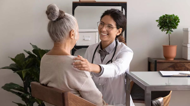 Ποιοι γιατροί κερδίζουν έδαφος όσο η Τεχνητή Νοημοσύνη κάνει άλματα – Ελληνική μελέτη απαντά