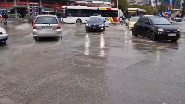 Πλημμύρισαν δρόμοι στο κέντρο της Θεσσαλονίκης - Δείτε βίντεο