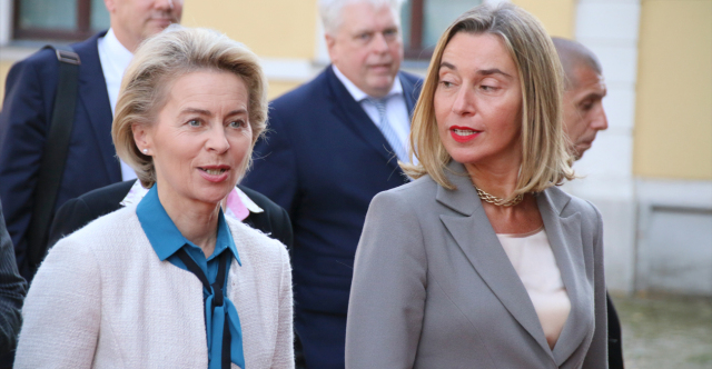 Politico: Η υπόθεση Μογκερίνι μπορεί να προκαλέσει τη μεγαλύτερη κρίση στην ΕΕ εδώ και δεκαετίες