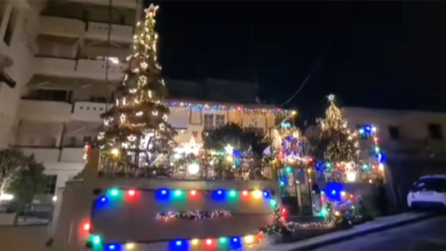 Στη Δεξαμενή Καβάλας σπίτι μοιάζει με... χριστουγεννιάτικο χωριό, δείτε βίντεο με τον στολισμό