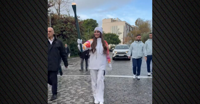 Η Κίμπερλι Γκίλφοϊλ έτρεξε από την Ακρόπολη έως το Καλλιμάρμαρο στη λαμπαδηδρομία για τους Χειμερινούς Ολυμπιακούς Αγώνες (βίντεο)