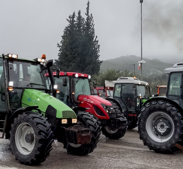 Αγρότες απέκλεισαν το ρεύμα προς Θεσσαλονίκη στα διόδια των Μαλγάρων