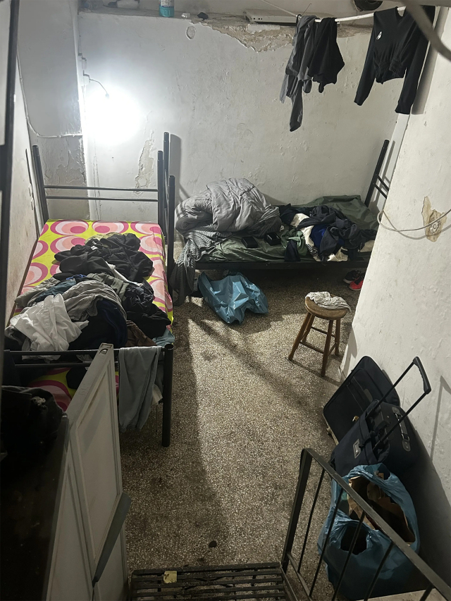 Συμμορία έφερνε παιδιά από το εξωτερικό και τα έβαζε να πουλάνε λαθραία τσιγάρα - Ζούσαν σε υπόγεια, όποιος αντιδρούσε έτρωγε ξύλο