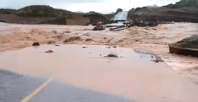 Εκκενώθηκε οικισμός κοντά στα Φάρσαλα γιατί υπερχείλισε ο ποταμός Ενιπέας, 112 για ετοιμότητα σε ακόμα 5 περιοχές
