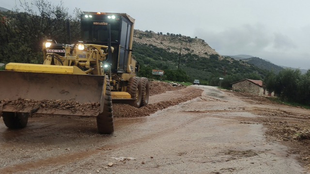 Πλημμυρισμένοι δρόμοι και διακοπές κυκλοφορίας σε Πιερία, Χαλκιδική και Ημαθία 