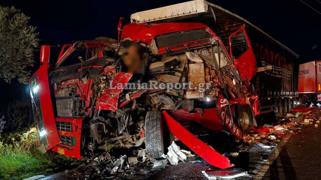 Σφοδρό τροχαίο με δύο νταλίκες και ένα αυτοκίνητο στην Αμφίκλεια με δύο τραυματίες, δείτε βίντεο και φωτογραφίες