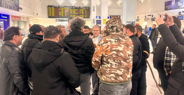 Άνοιξε ξανά το αεροδρόμιο του Ηρακλείου, υπό κατάληψη το κτήριο της Αποκεντρωμένης Διοίκησης