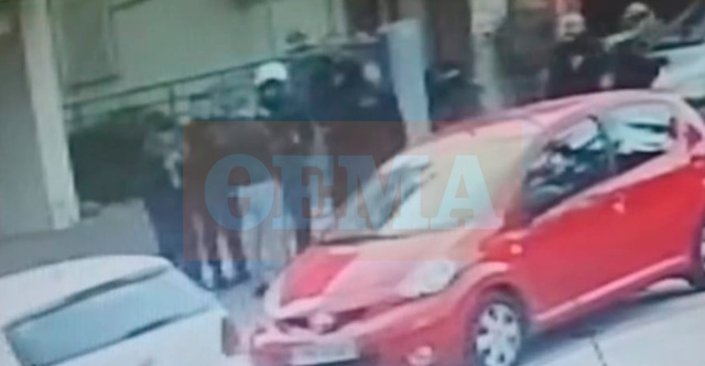 Έρευνες για τον εντοπισμό των δραστών που μαχαίρωσαν τον 14χρονο στον Χολαργό