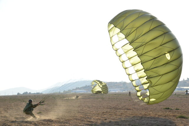 &Eta; &iota;&sigma;&tau;&omicron;&rho;ί&alpha; &tau;&eta;&sigmaf; &Sigma;&chi;&omicron;&lambda;ή&sigmaf; &Alpha;&lambda;&epsilon;&xi;&iota;&pi;&tau;&omega;&tau;&iota;&sigma;&tau;ώ&nu; &tau;&omicron;&upsilon; &Epsilon;&lambda;&lambda;&eta;&nu;&iota;&kappa;&omicron;ύ &Sigma;&tau;&rho;&alpha;&tau;&omicron;ύ, &eta; &laquo;&pi;&omicron;&upsilon;&lambda;ά&delta;&alpha;&raquo; έ&gamma;&iota;&nu;&epsilon; 70 &chi;&rho;&omicron;&nu;ώ&nu;