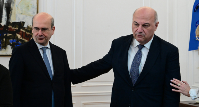 Αγρότες και κτηνοτρόφοι από την Κρήτη θα συναντηθούν σήμερα με Χατζηδάκη και Τσιάρα