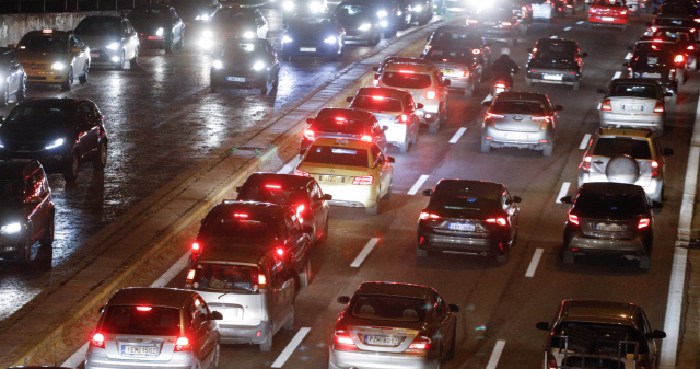 Κίνηση τώρα στους δρόμους: Στο κόκκινο Κηφισός, Κηφισίας και βασικοί άξονες της Αθήνας