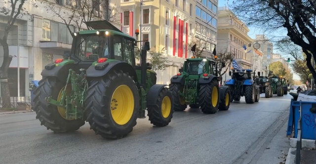 Αναχωρούν για τα μπλόκα οι αγρότες που απέκλεισαν το λιμάνι της Θεσσαλονίκης, δείτε βίντεο
