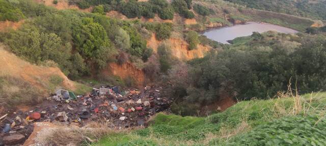 Έ&rho;&iota;&chi;&nu;&alpha;&nu; &upsilon;&gamma;&rho;ά &alpha;&pi;ό&beta;&lambda;&eta;&tau;&alpha; &kappa;&alpha;&iota; &beta;&omicron;&theta;&rho;&omicron;&lambda;ύ&mu;&alpha;&tau;&alpha; &sigma;&epsilon; &omicron;&rho;&epsilon;&iota;&nu;ή &pi;&epsilon;&rho;&iota;&omicron;&chi;ή &tau;&eta;&sigmaf; &Chi;&alpha;&lambda;&kappa;&iota;&delta;&iota;&kappa;ή&sigmaf;, &tau;έ&sigma;&sigma;&epsilon;&rho;&iota;&sigmaf; &sigma;&upsilon;&lambda;&lambda;ή&psi;&epsilon;&iota;&sigmaf;