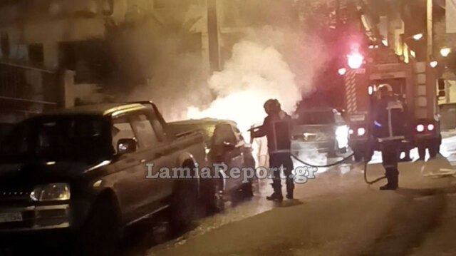 &Sigma;&tau;&iota;&gamma;&mu;έ&sigmaf; &pi;&alpha;&nu;&iota;&kappa;&omicron;ύ &sigma;&tau;&eta; &Lambda;&alpha;&mu;ί&alpha;: &Alpha;&upsilon;&tau;&omicron;&kappa;ί&nu;&eta;&tau;&omicron; &tau;&upsilon;&lambda;ί&chi;&tau;&eta;&kappa;&epsilon; &sigma;&tau;&iota;&sigmaf; &phi;&lambda;ό&gamma;&epsilon;&sigmaf; &sigma;&epsilon; &pi;&upsilon;&kappa;&nu;&omicron;&kappa;&alpha;&tau;&omicron;&iota;&kappa;&eta;&mu;έ&nu;&eta; &pi;&epsilon;&rho;&iota;&omicron;&chi;ή, &beta;ί&nu;&tau;&epsilon;&omicron;