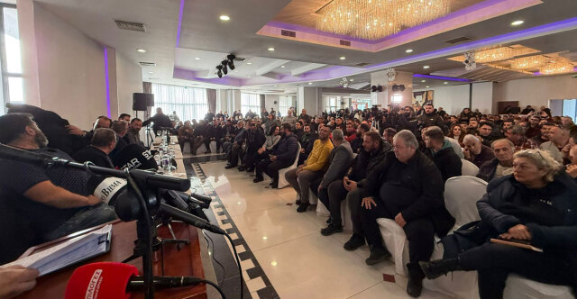 &Alpha;&rho;&nu;&omicron;ύ&nu;&tau;&alpha;&iota; &tau;&eta;&nu; &sigma;&upsilon;&nu;ά&nu;&tau;&eta;&sigma;&eta; &mu;&epsilon; &Mu;&eta;&tau;&sigma;&omicron;&tau;ά&kappa;&eta; &kappa;&alpha;&iota; &sigma;&upsilon;&nu;&epsilon;&chi;ί&zeta;&omicron;&upsilon;&nu; &tau;&alpha; &mu;&pi;&lambda;ό&kappa;&alpha; &omicron;&iota; &alpha;&gamma;&rho;ό&tau;&epsilon;&sigmaf; - Έ&rho;&chi;&omicron;&nu;&tau;&alpha;&iota; &nu;έ&omicron;&iota; &alpha;&pi;&omicron;&kappa;&lambda;&epsilon;&iota;&sigma;&mu;&omicron;ί, &tau;&iota; &lambda;έ&nu;&epsilon; &gamma;&iota;&alpha; &tau;&iota;&sigmaf; &gamma;&iota;&omicron;&rho;&tau;έ&sigmaf;