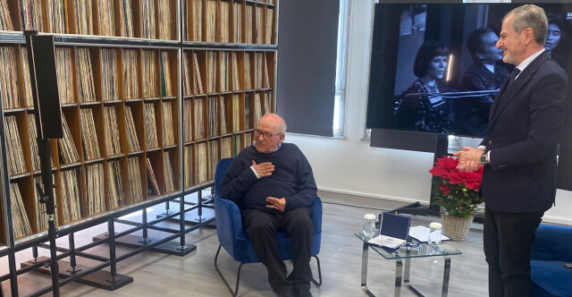 &Gamma;&iota;ώ&rho;&gamma;&omicron;&sigmaf; &Pi;&alpha;&pi;&alpha;&sigma;&tau;&epsilon;&phi;ά&nu;&omicron;&upsilon;: &Tau;&omicron; &tau;&rho;&alpha;&nu;&zeta;ί&sigma;&tau;&omicron;&rho;, &omicron;&iota; &delta;ί&sigma;&kappa;&omicron;&iota;, &tau;&alpha; &beta;&iota;&beta;&lambda;ί&alpha; &kappa;&alpha;&iota; &eta; &mu;&epsilon;&gamma;ά&lambda;&eta; &delta;&omega;&rho;&epsilon;ά &sigma;&tau;&eta;&nu; &Epsilon;&Rho;&Tau;