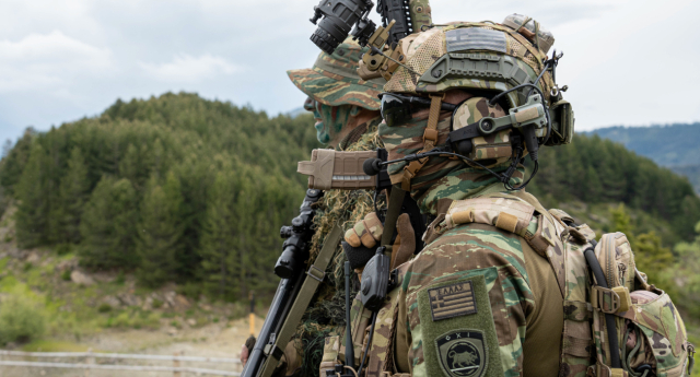 &Pi;&omicron;&lambda;&upsilon;&nu;&omicron;&mu;&omicron;&sigma;&chi;έ&delta;&iota;&omicron; &tau;&omicron;&upsilon; &upsilon;&pi;&omicron;&upsilon;&rho;&gamma;&epsilon;ί&omicron;&upsilon; &Epsilon;&theta;&nu;&iota;&kappa;ή&sigmaf; Ά&mu;&upsilon;&nu;&alpha;&sigmaf;: &Nu;έ&alpha; &epsilon;&pi;&omicron;&chi;ή &gamma;&iota;&alpha; &tau;&omicron; &sigma;&tau;&rho;ά&tau;&epsilon;&upsilon;&mu;&alpha;, &alpha;&lambda;&lambda;ά &kappa;&alpha;&iota; &alpha;&nu;&tau;&iota;&delta;&rho;ά&sigma;&epsilon;&iota;&sigmaf; &gamma;&iota;&alpha; &mu;&iota;&sigma;&theta;&omicron;ύ&sigmaf;, &beta;&alpha;&theta;&mu;&omicron;ύ&sigmaf; &kappa;&alpha;&iota; &alpha;&nu;&alpha;&beta;&omicron;&lambda;έ&sigmaf;