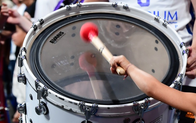 &Theta;&epsilon;&sigma;&sigma;&alpha;&lambda;&omicron;&nu;ί&kappa;&eta;: 56&chi;&rho;&omicron;&nu;&omicron;&sigmaf; &kappa;&alpha;&iota; 52&chi;&rho;&omicron;&nu;&omicron;&sigmaf; &epsilon;&pi;&iota;&tau;έ&theta;&eta;&kappa;&alpha;&nu; &mu;&epsilon; &gamma;&rho;&omicron;&theta;&iota;έ&sigmaf; &sigma;&epsilon; 13&chi;&rho;&omicron;&nu;&omicron; &sigma;&epsilon; &alpha;&gamma;ώ&nu;&alpha; &beta;ό&lambda;&epsilon;ϊ &gamma;&iota;&alpha;&tau;ί &tau;&omicron;&upsilon;&sigmaf;... &epsilon;&nu;&omicron;&chi;&lambda;&omicron;ύ&sigma;&epsilon; &tau;&omicron; &tau;ύ&mu;&pi;&alpha;&nu;&omicron;